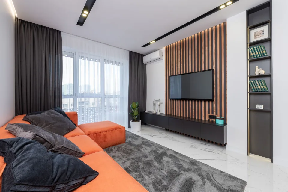 Tủ lạnh đang được vệ sinh